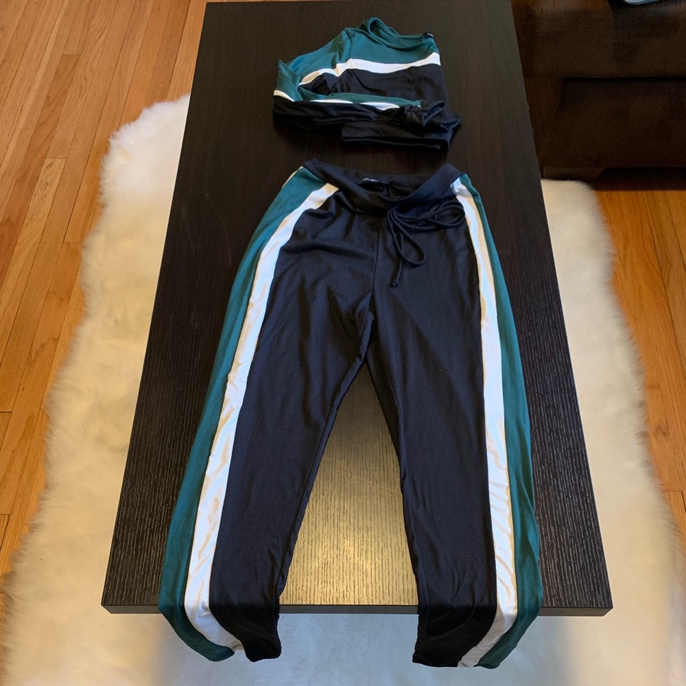 Matching set. Never worn but no tags.
